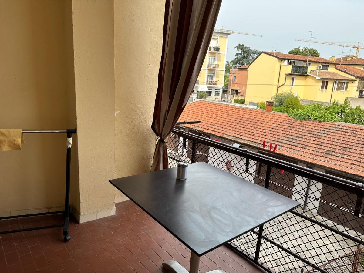 Appartamento Via Centro Verona Luaran gambar