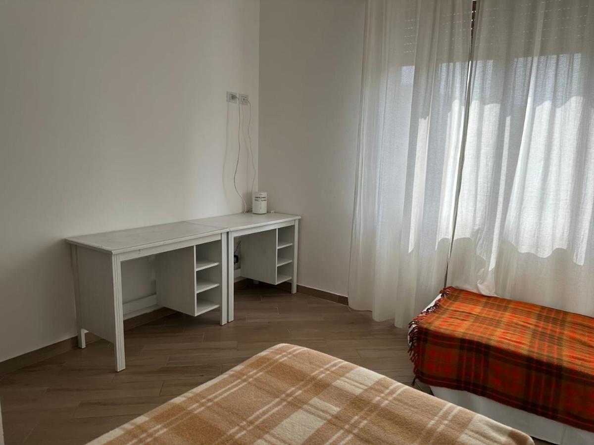 Appartamento Via Centro Verona Luaran gambar